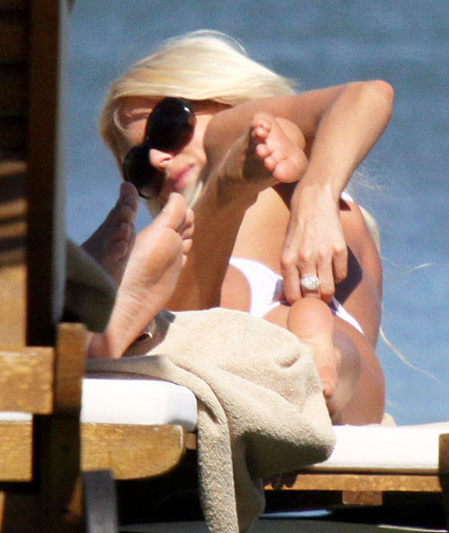 Victoria Silvstedt looking sexy in bikini paparazzi pictures and showing her pus #75386227