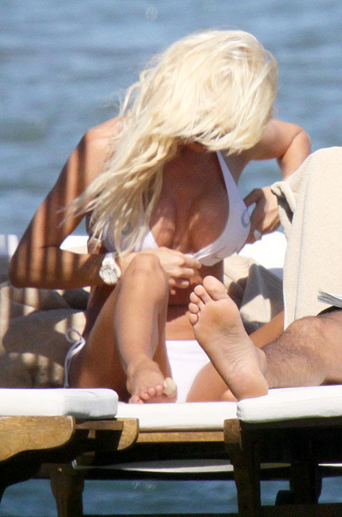 Victoria Silvstedt looking sexy in bikini paparazzi pictures and showing her pus #75386245