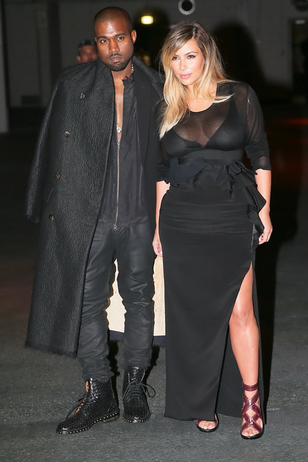 Kim kardashian pillada transparente hasta el sujetador al salir del desfile de givenchy en 
 #75217251