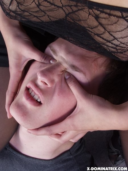 残酷な猟奇的行為
 #72142700