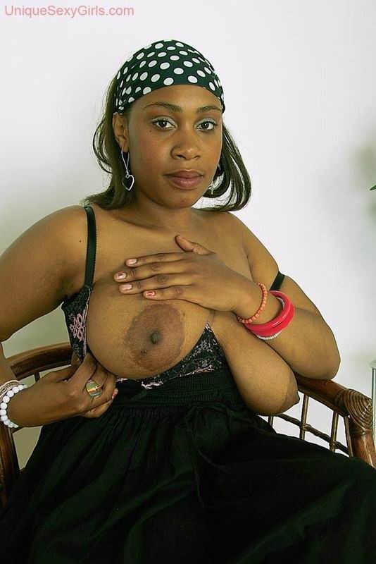 Chubby schwarzes Mädchen mit riesigen Titten #67402143