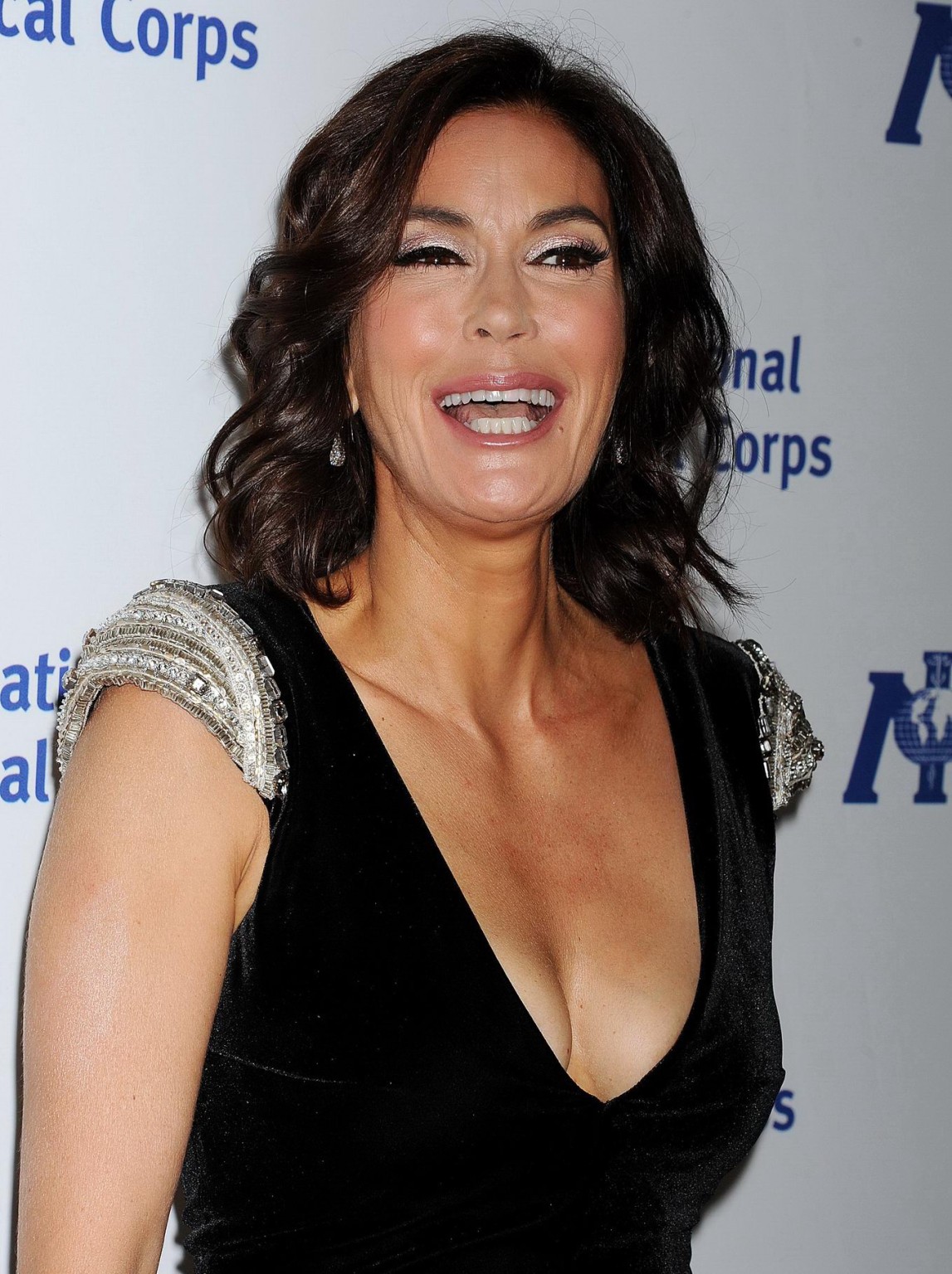 Teri Hatcher showing huge cleavage at the International Medical Corps Annual Awa