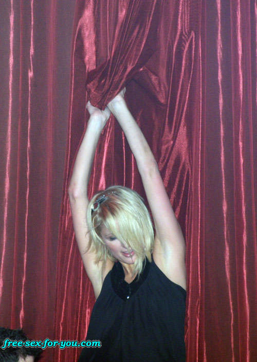 Paris Hilton mostrando mutandine bianche upskirt foto paparazzi
 #75424817