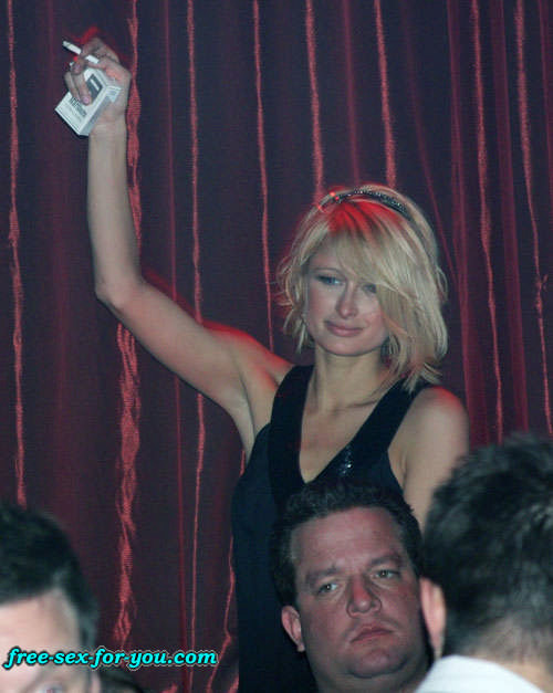 Paris Hilton showing white panties upskirt paparazzi pictures #75424844
