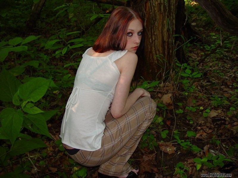 Hot amateur Liz Vicious strips in the woods #70622982