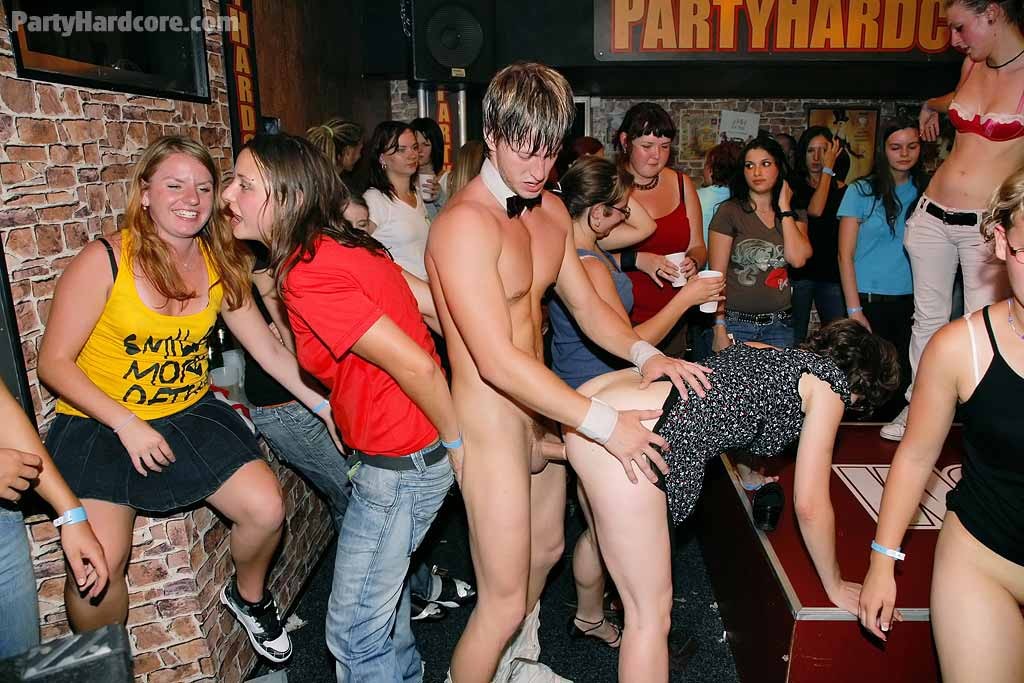 Amateur betrunken babes ficken alle bei hardcore sex party
 #76788708