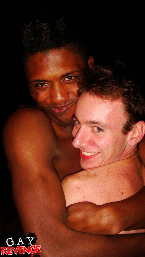 Des garçons plantureux baisant dans une action interraciale
 #72880335