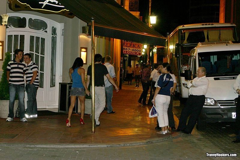 La prostituta argentina si fa scopare in una stanza d'albergo
 #78014289