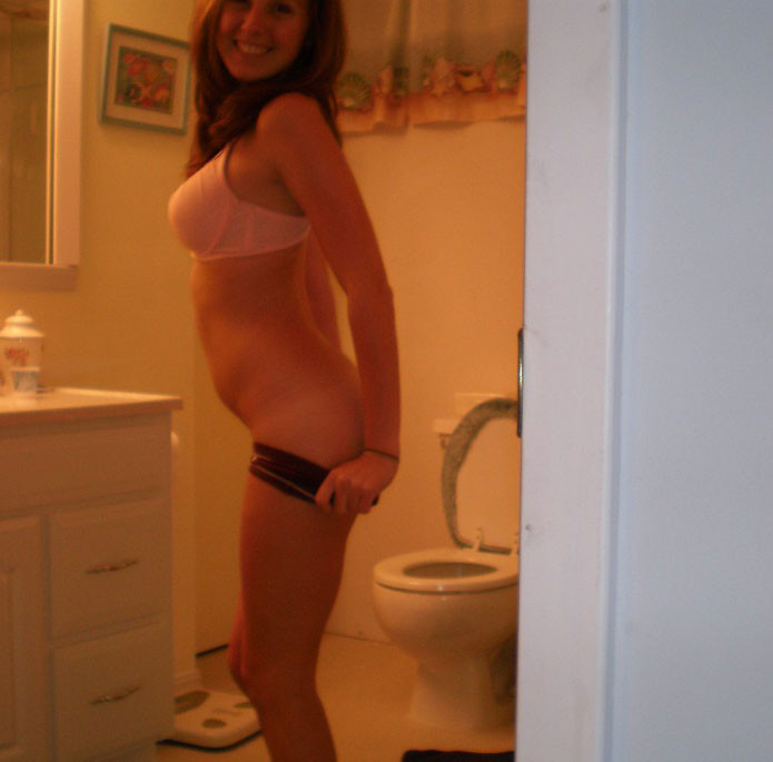 Pictures of an amateur teen posing naked in her room #77033509