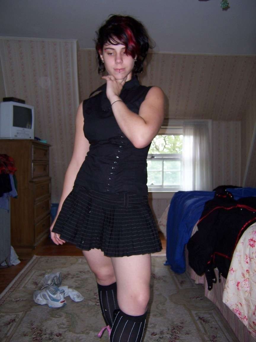 Posing naked goth chick #68318120