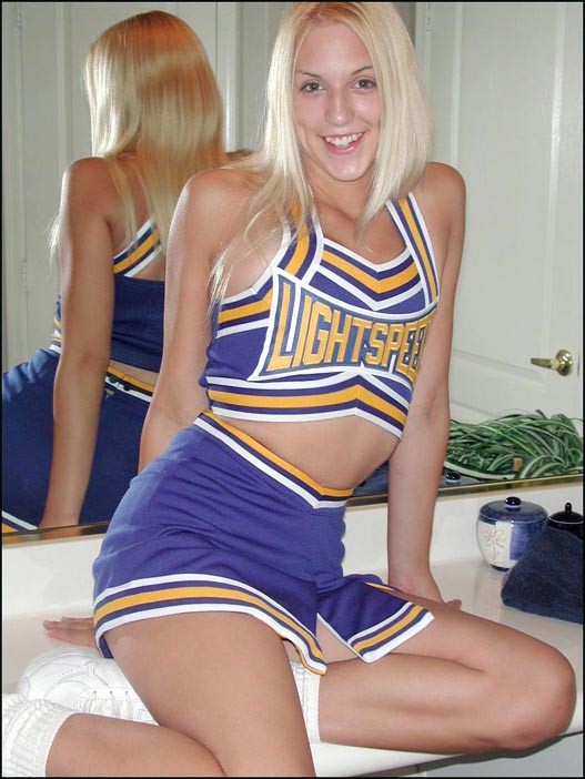 Cheerleader mostra le tette
 #75475690