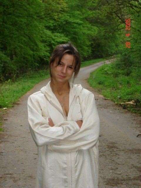 Fitness habillée d'une robe longue sexy se fait allumer dans la forêt
 #71491963