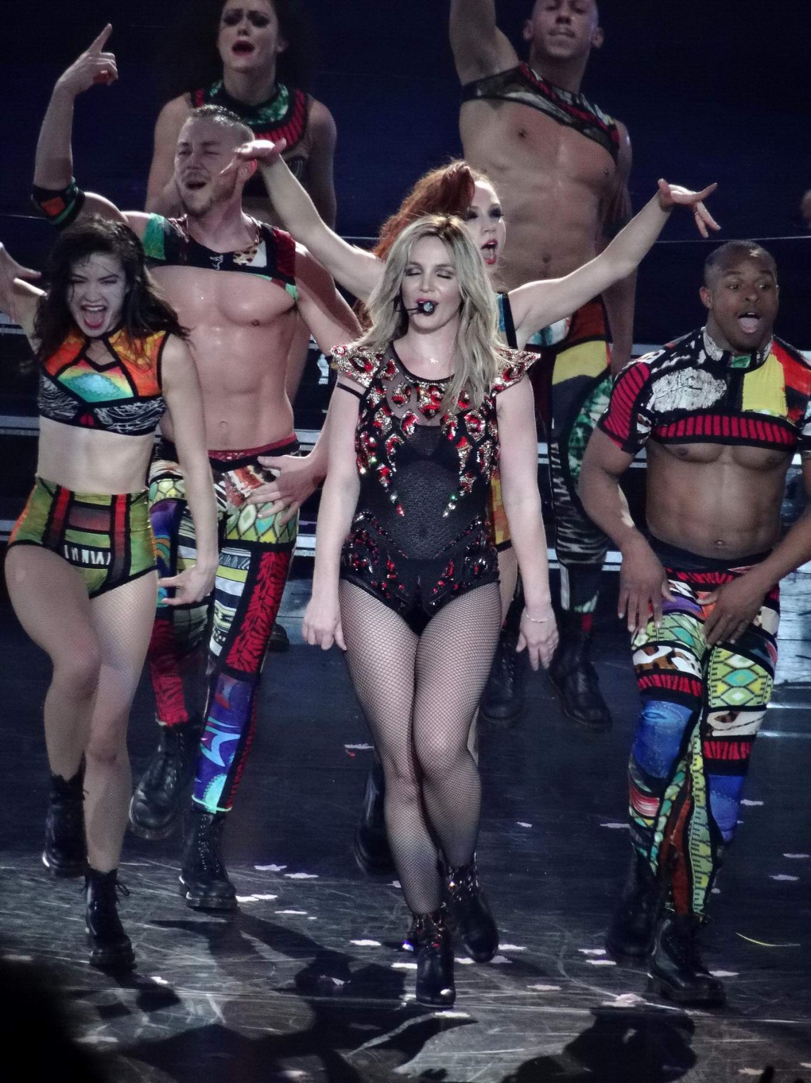 Britney Spears portant diverses tenues sexy sur scène lors de l'inauguration de "piece of me".
 #75208888
