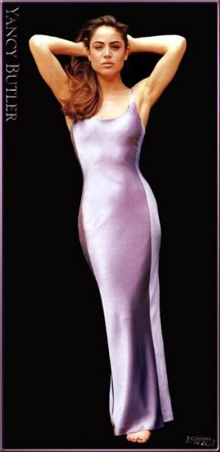 Exotische Schauspielerin Yancy Butler in heißen Nacktszenen
 #75438024