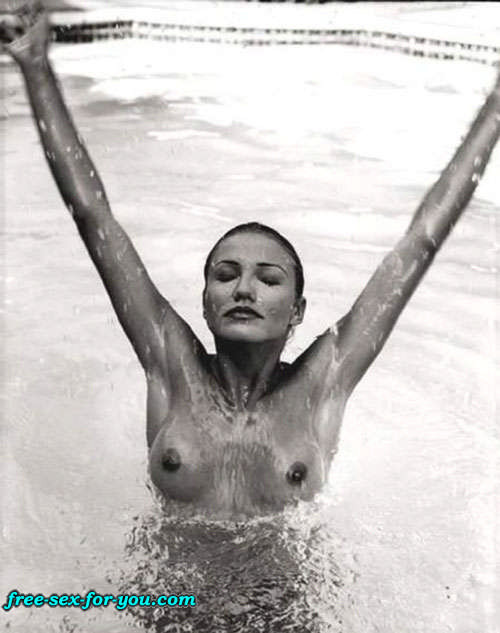 Cameron Diaz showing small tits and nipple slip #75424206