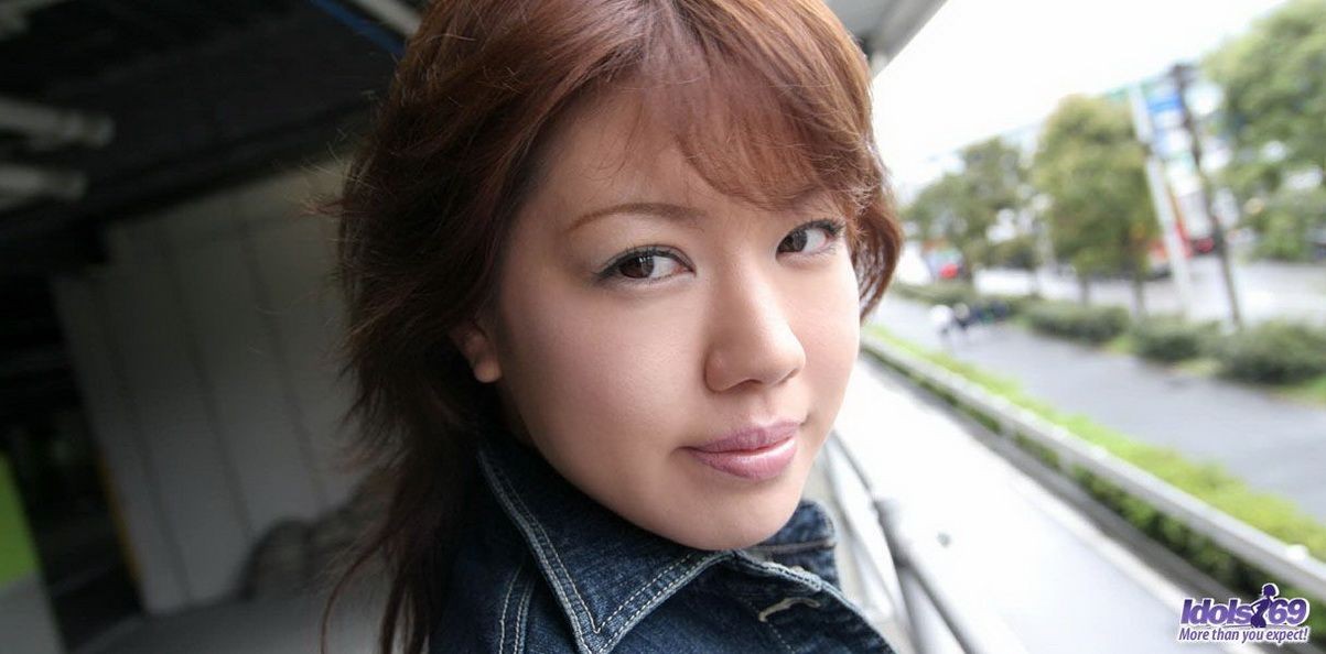 Vollbusiges japanisches Model Chise zeigt ihren Arsch und ihre Muschi
 #69785217
