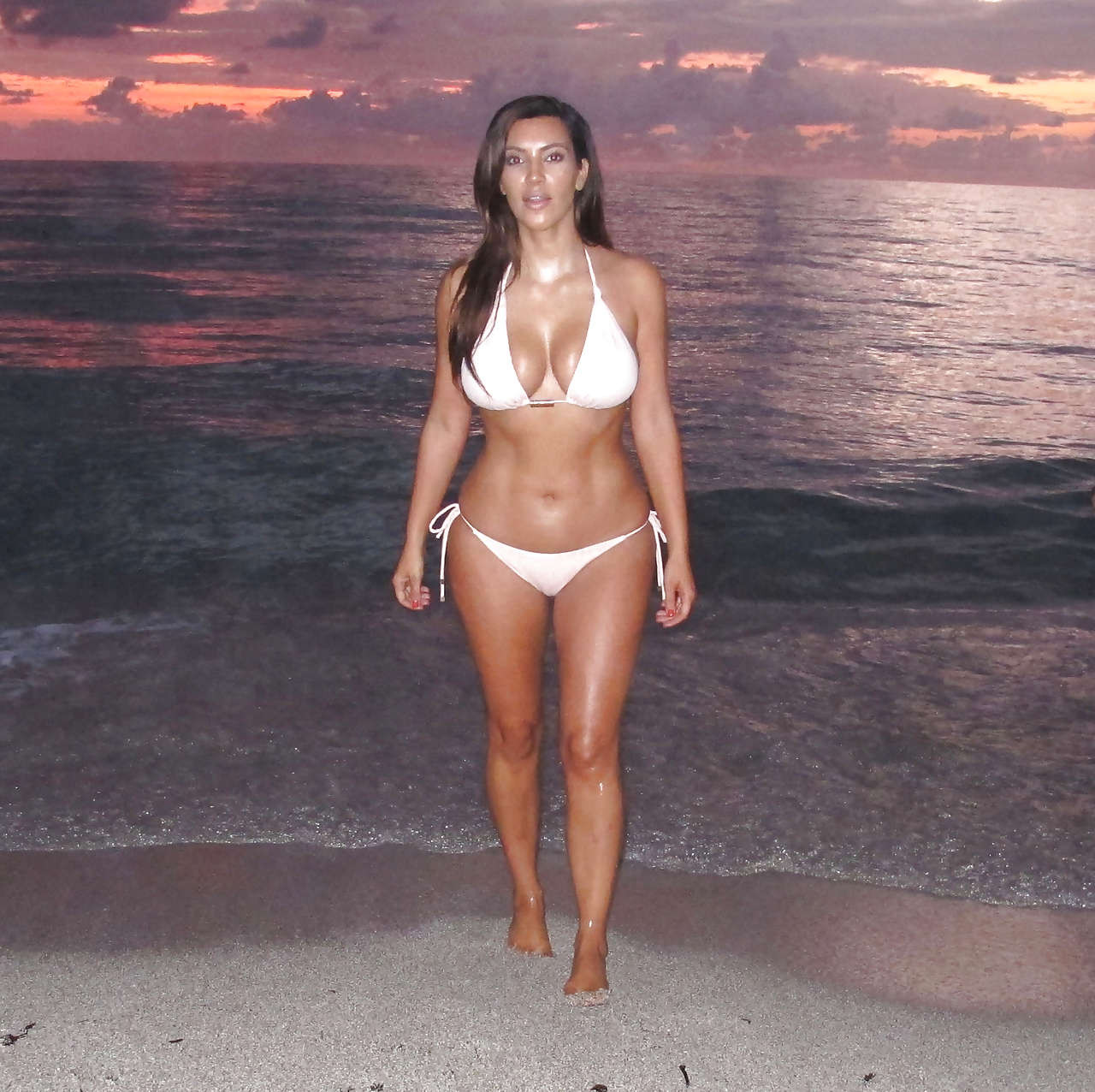 Kim kardashian exponiendo grandes tetas y cuerpo sexy en bikini
 #75231925