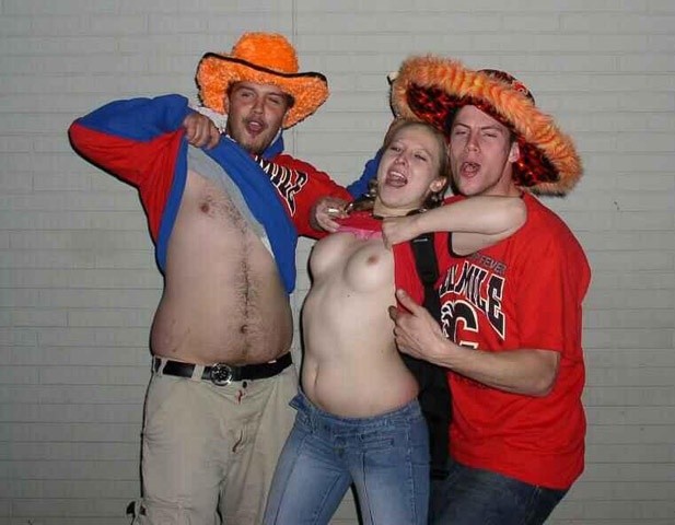 Hausgemachte pix von betrunkenen Freundinnen feiern nackt
 #79464748