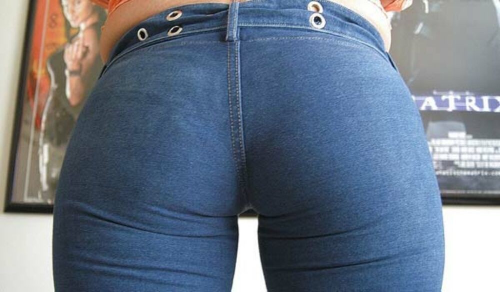 Süße Arsch-Mädchen in ihren blauen Jeans 2
 #67839709