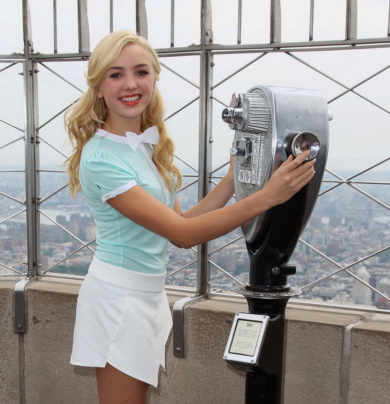 Peyton lista leggy indossando minuscola uniforme calda all'empire state building photocal
 #75197228