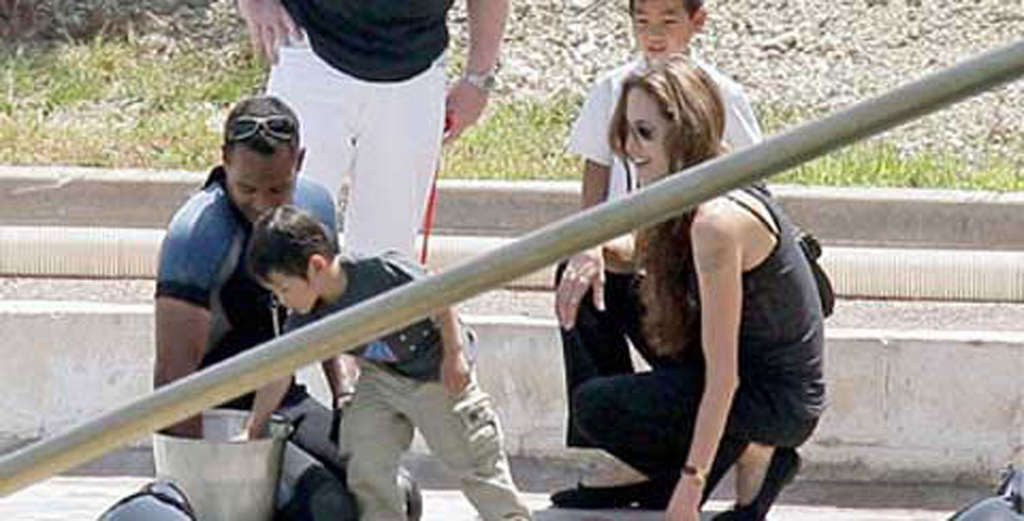 Angeline Jolie the first photos of visiting refugee camps #75354295