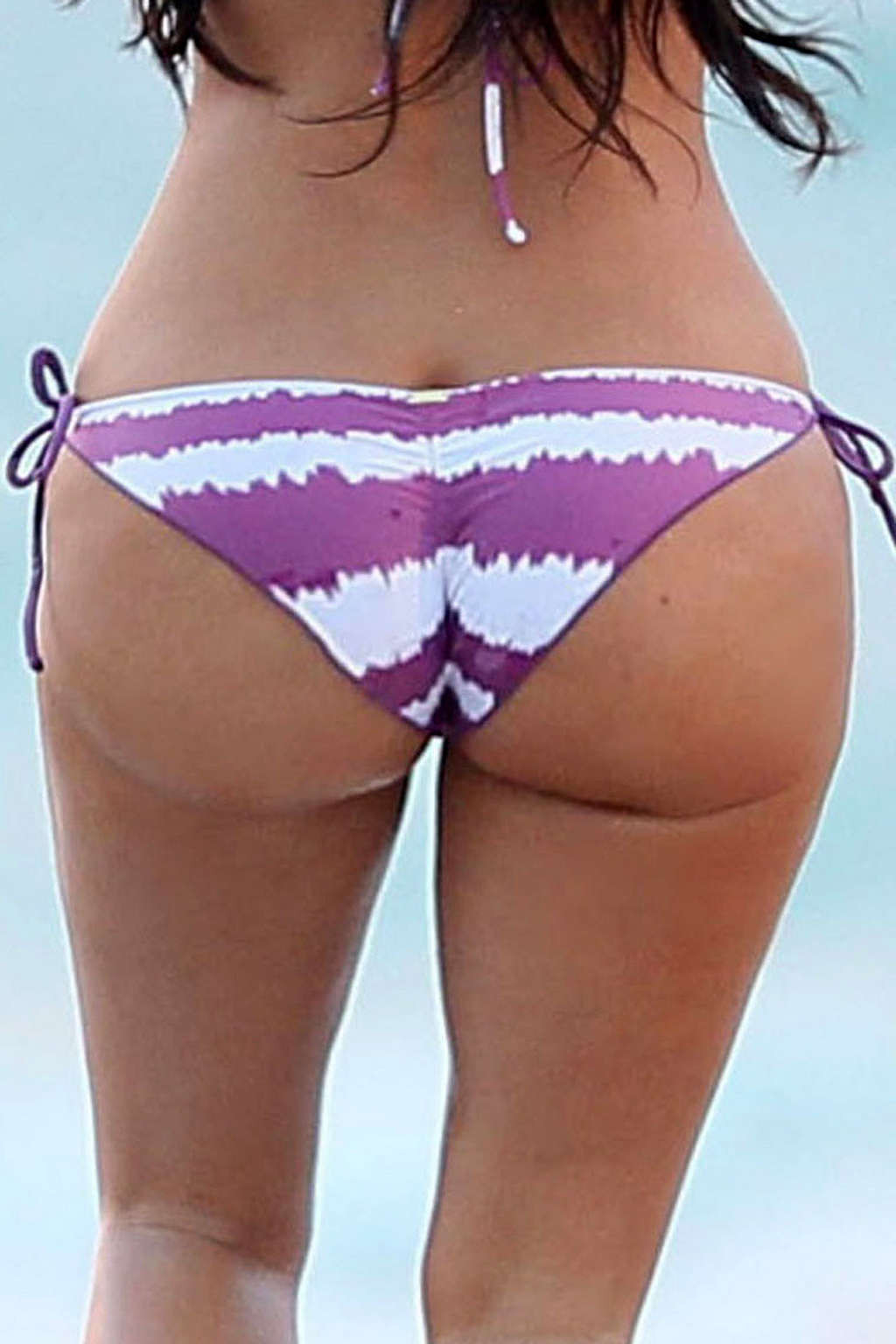 Kim Kardashian che mostra il suo corpo sexy e foto paparazzi culo caldo
 #75339019