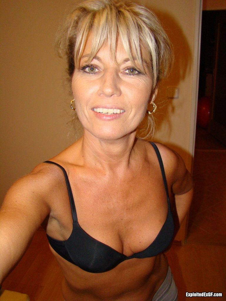 Sexy mature lady showing her perfect body #67401005