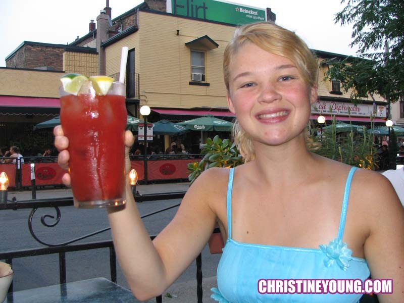 Divertente bionda Christine Young in questa carina galleria di teenager
 #73109885