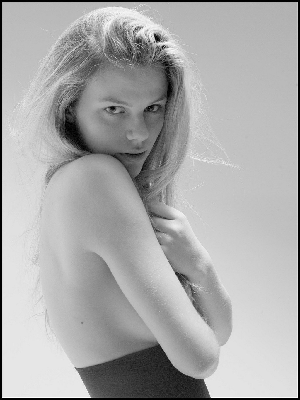 Brooklyn Decker che mostra le sue grandi tette in topless a mark squires photoshoot
 #75266409