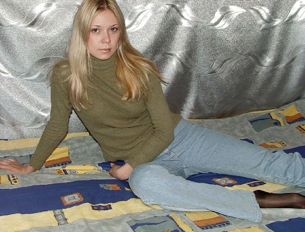 Mignonne blonde en blue-jean moulant
 #70699222