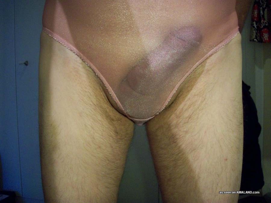 Galería de fotos de un gay mostrando su erección 
 #76932857