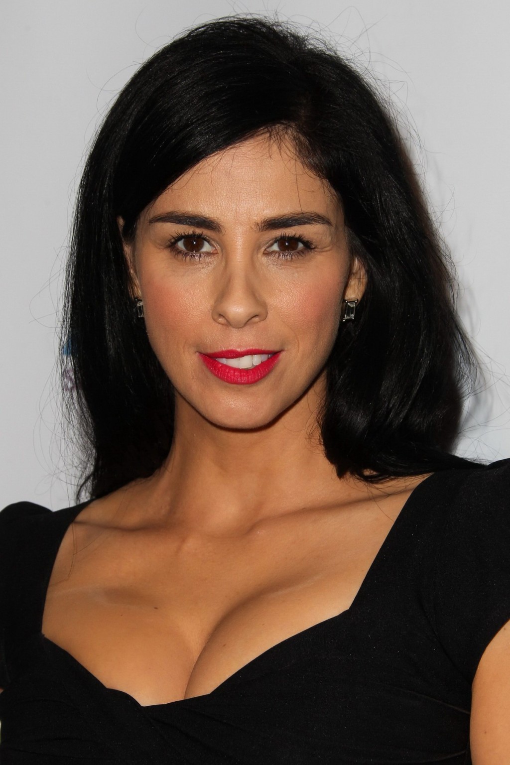 Sarah Silverman showing huge cleavage at the 37th Annual Saban Community Clinic  #75211851