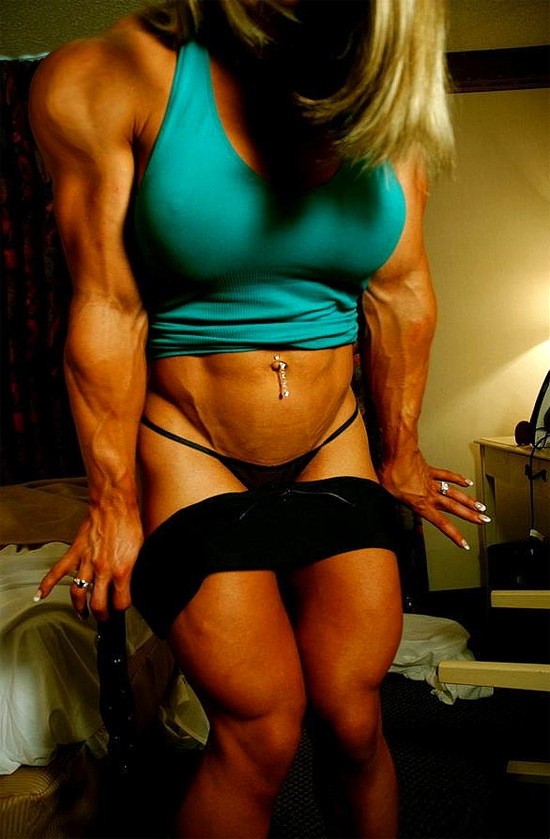Busty blonde bodybuilder femme avec incroyable corps musclé chaud
 #71526264