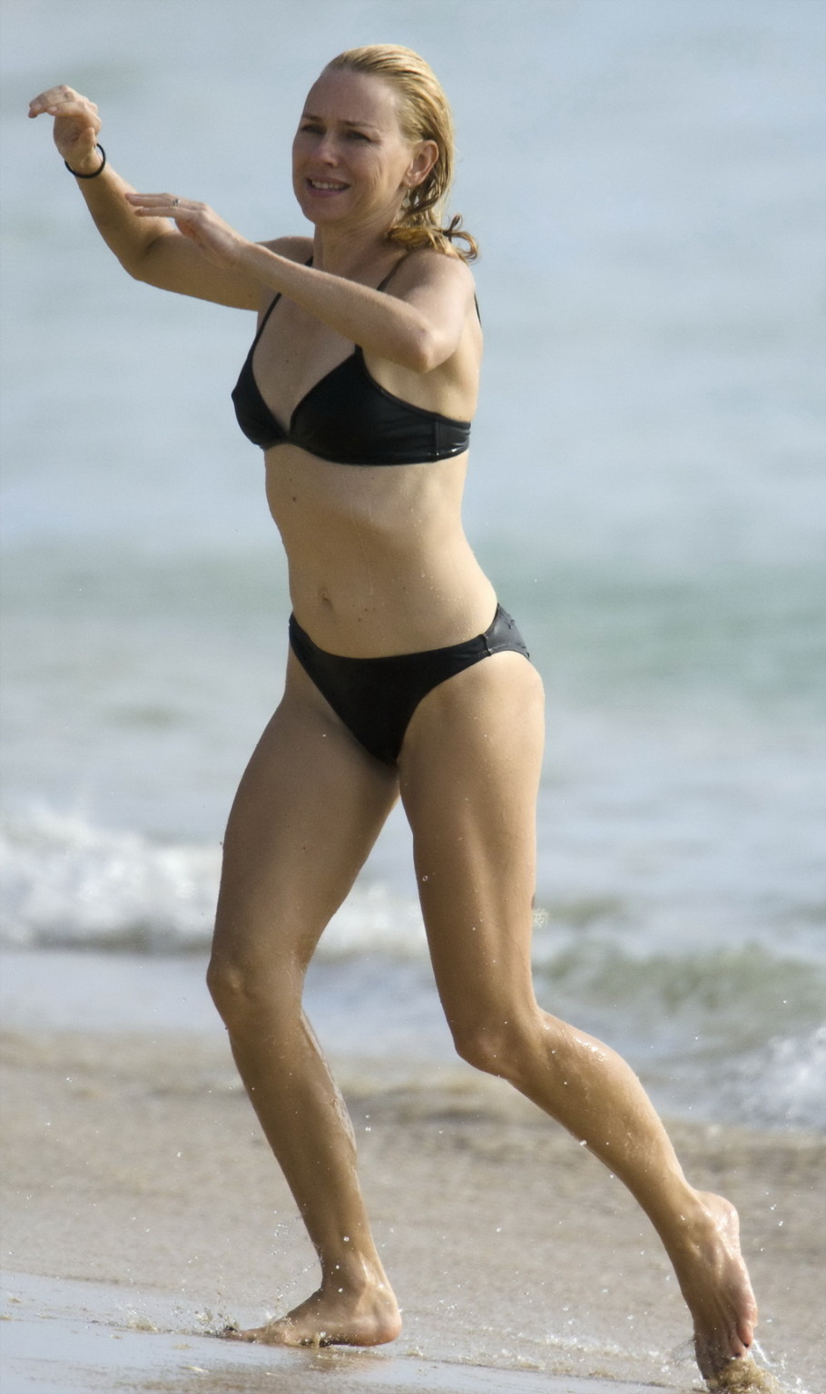 Naomi Watts showing her body in black bikini at the beach in Barbados #75266533