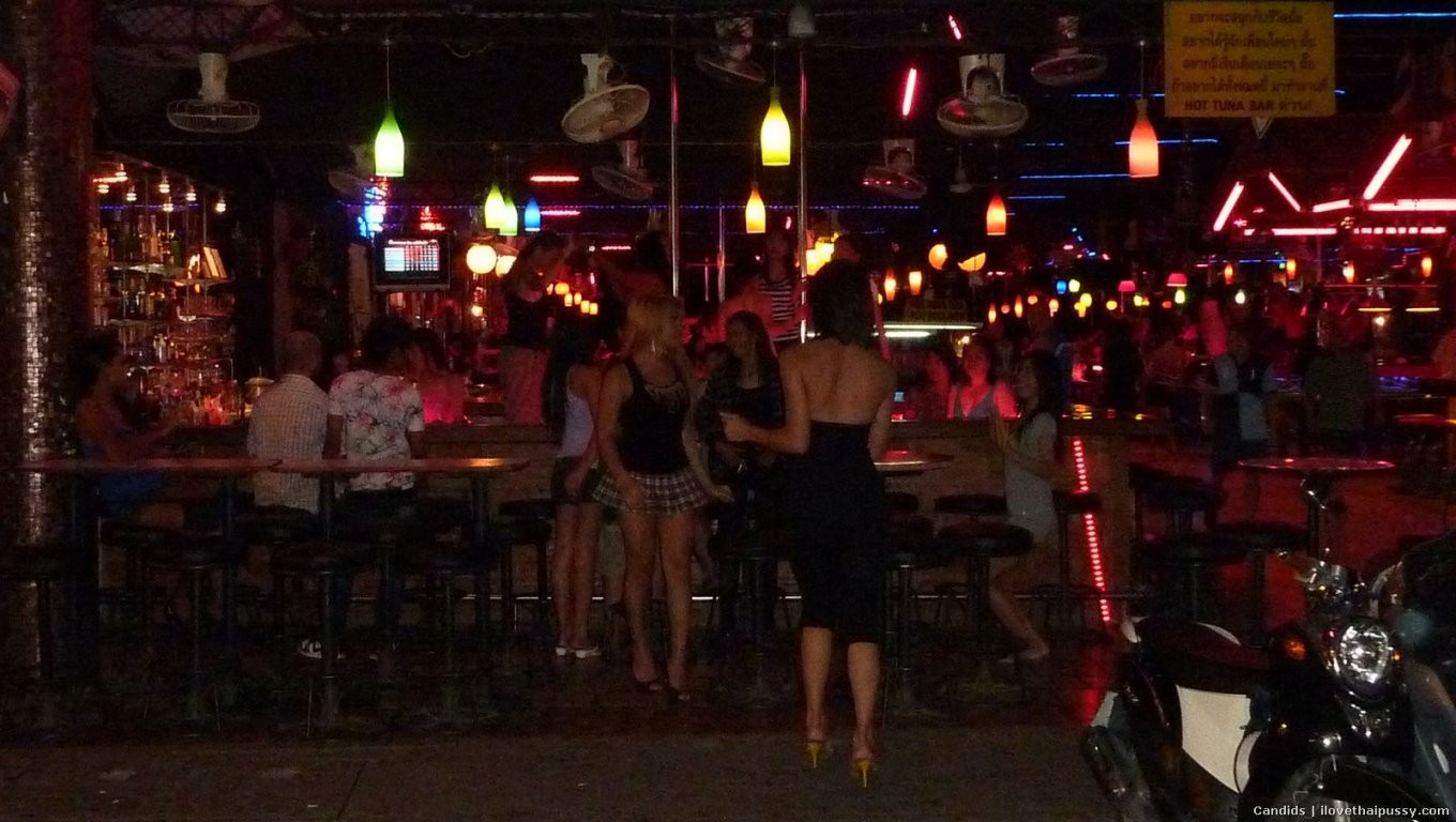 Sporca thailandese puttane bargirl scopata bareback senza preservativo crudo rischioso sesso turismo asiatico 
 #68113048