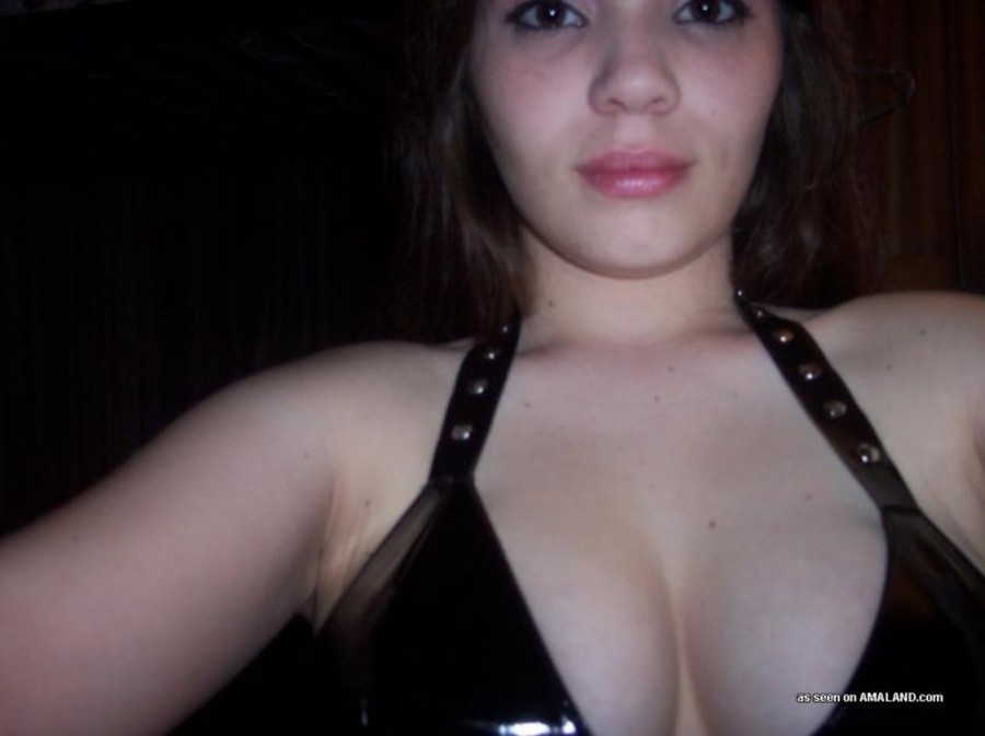 Photos d'amies lesbiennes coquines posant nues en webcam
 #67562403