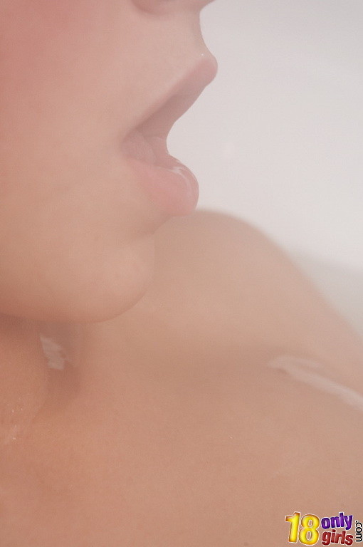 美しいティーンエイジャーのオナニー
 #79004895