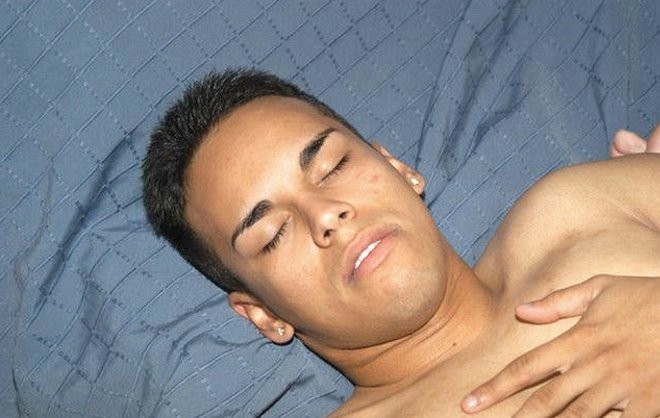 Latino-Twink wird von gebräuntem Hengst gefickt und gegenseitig bespritzt
 #76953538