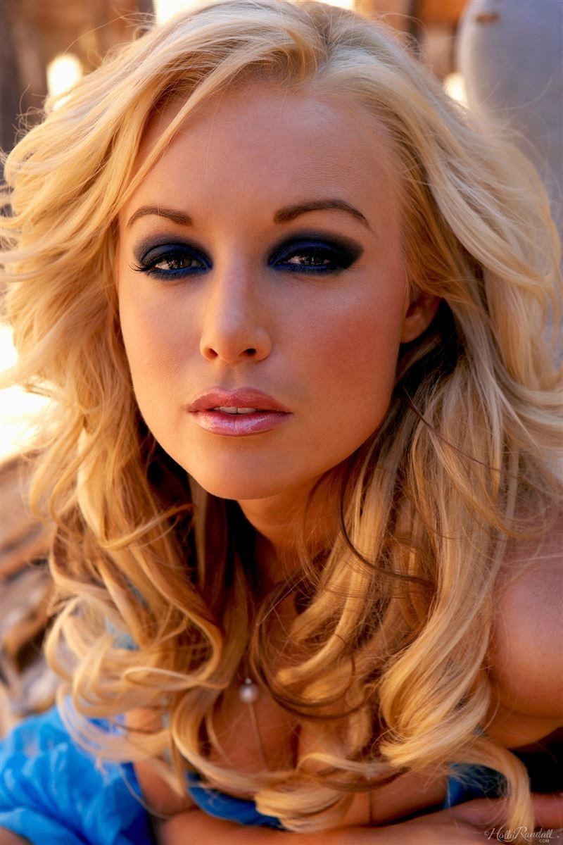 Kayden kross berührt sich selbst in einem atemberaubenden blauen Kleid
 #73551391