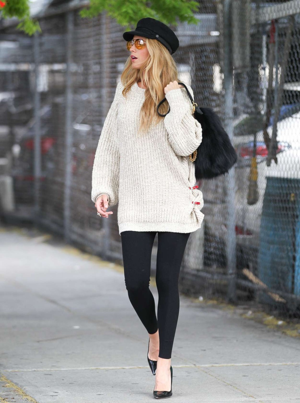 Blake lively leggy faisant un photoshoot à new york city
 #75232584