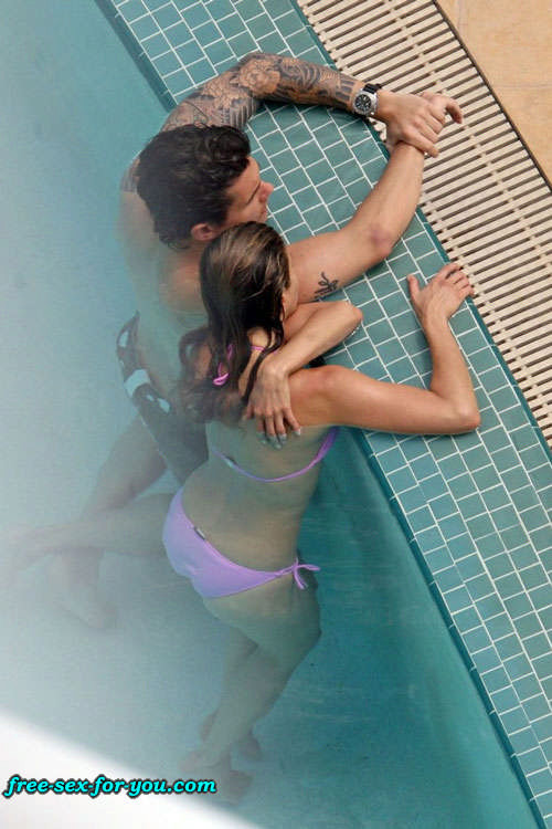 Jennifer Aniston show tits to paparazzi and posing in bikini #75419314