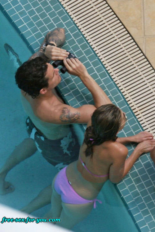 Jennifer Aniston show tits to paparazzi and posing in bikini #75419377