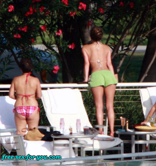 Jennifer Aniston show tits to paparazzi and posing in bikini #75419398