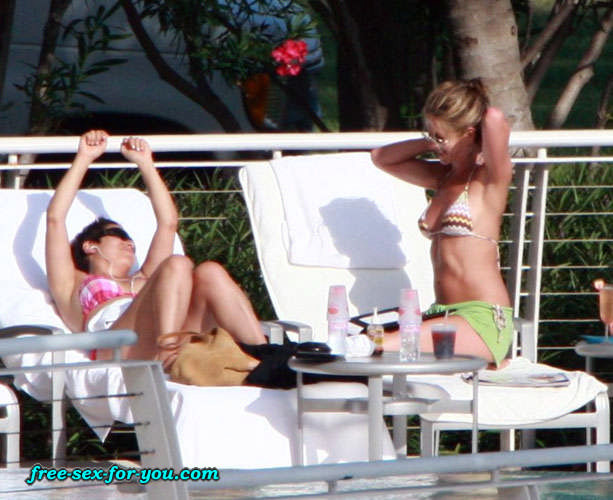 Jennifer Aniston show tits to paparazzi and posing in bikini #75419420