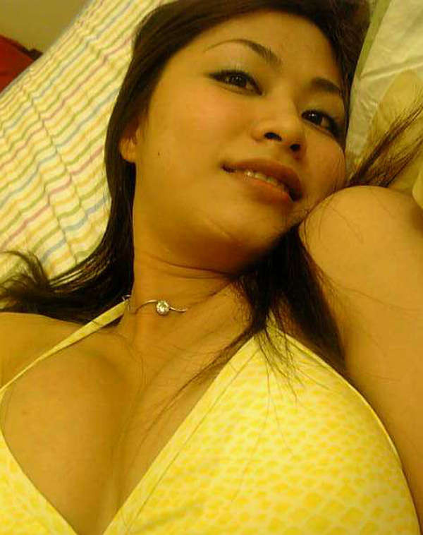 Lusty babe from japan souriant séduisamment
 #70259139