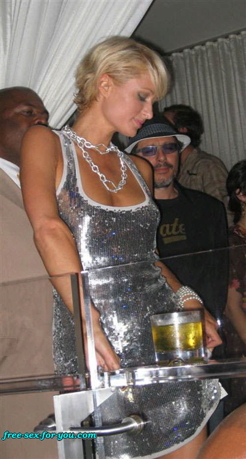 Paris Hilton showing great cleavage and dancing with her sister #75430207