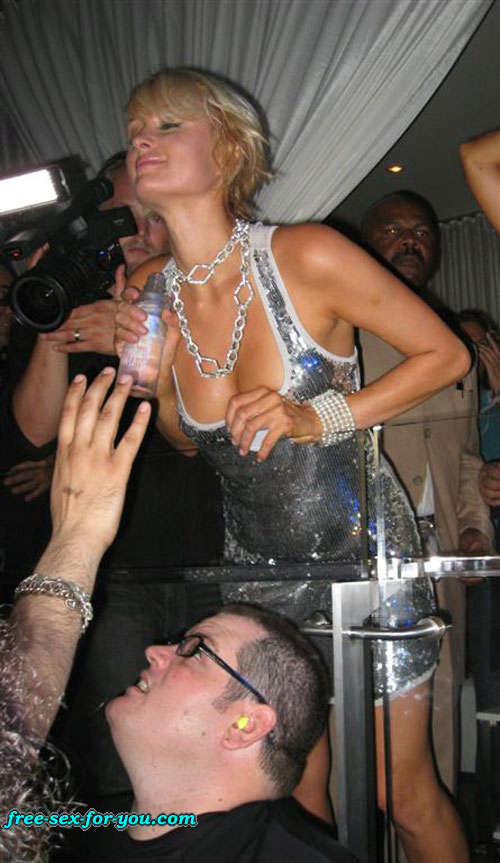 Paris Hilton showing great cleavage and dancing with her sister #75430281