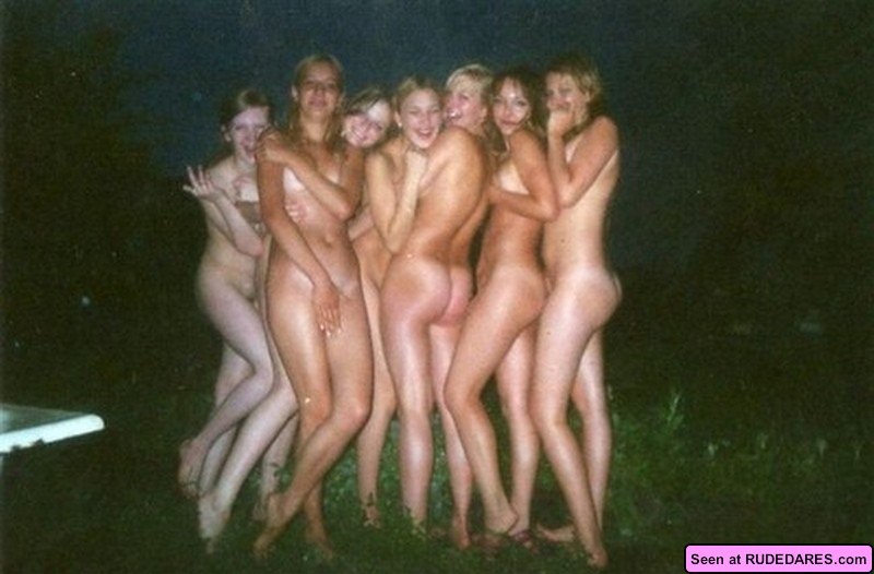 Ragazze timide colte nude davanti alla telecamera
 #67487873
