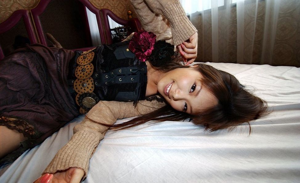 Yua aida modelo asiática mostrando sus tetas firmes y su coño peludo
 #69885879