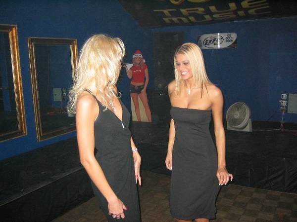 Hot teen girls flashing in local bar #74057355